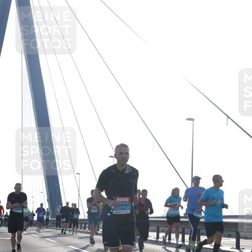 03.10.2026 - Köhlbrandbrückenlauf Tim E. http://msf.ph/oto/10612575 03.10.2026 09:28:39 Position 1 2624 meine-sportfotos.de