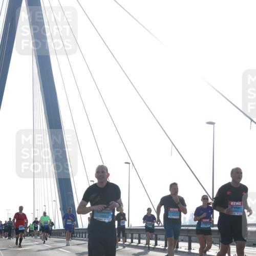 03.10.2026 - Köhlbrandbrückenlauf Tim E. http://msf.ph/oto/10612602 03.10.2026 09:28:41 Position 1 2623, 2651 meine-sportfotos.de