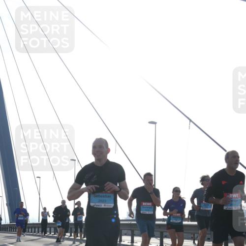 03.10.2026 - Köhlbrandbrückenlauf Tim E. http://msf.ph/oto/10612616 03.10.2026 09:28:42 Position 1 2623, 2651 meine-sportfotos.de