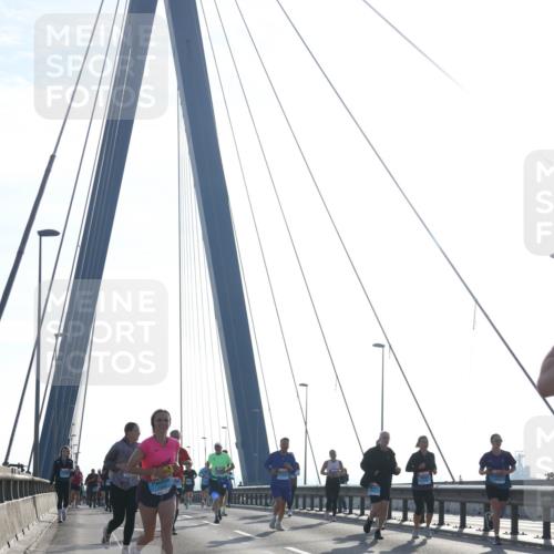 03.10.2026 - Köhlbrandbrückenlauf Tim E. http://msf.ph/oto/10612624 03.10.2026 09:28:43 Position 1  meine-sportfotos.de