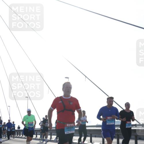 03.10.2026 - Köhlbrandbrückenlauf Tim E. http://msf.ph/oto/10612664 03.10.2026 09:28:49 Position 1 2078 meine-sportfotos.de