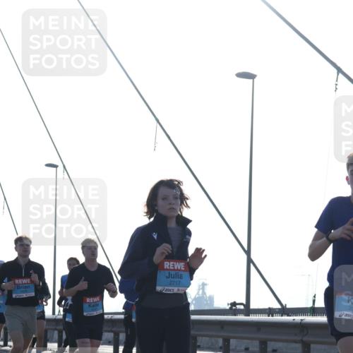 03.10.2026 - Köhlbrandbrückenlauf Tim E. http://msf.ph/oto/10612691 03.10.2026 09:28:52 Position 1 2717, 29 meine-sportfotos.de