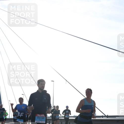 03.10.2026 - Köhlbrandbrückenlauf Tim E. http://msf.ph/oto/10612739 03.10.2026 09:28:56 Position 1 2522 meine-sportfotos.de