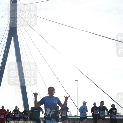 03.10.2026 - Köhlbrandbrückenlauf Tim E. http://msf.ph/oto/10612756 03.10.2026 09:28:57 Position 1 2520 meine-sportfotos.de