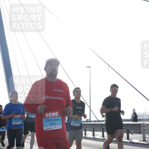03.10.2026 - Köhlbrandbrückenlauf Tim E. http://msf.ph/oto/10612806 03.10.2026 09:29:01 Position 1 2578, 3113, 1419, 1851 meine-sportfotos.de