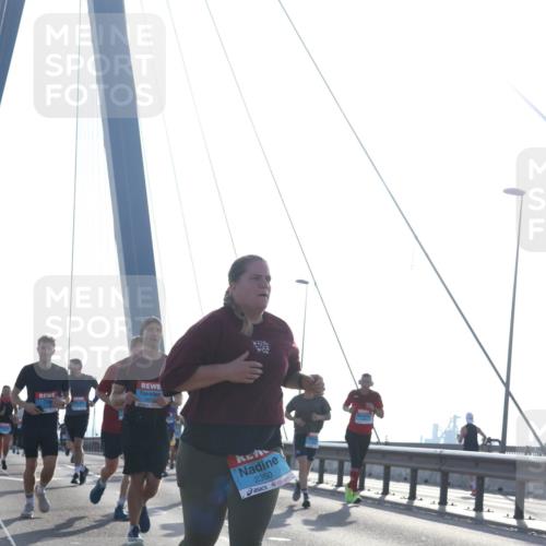 03.10.2026 - Köhlbrandbrückenlauf Tim E. http://msf.ph/oto/10612833 03.10.2026 09:29:03 Position 1 2350 meine-sportfotos.de