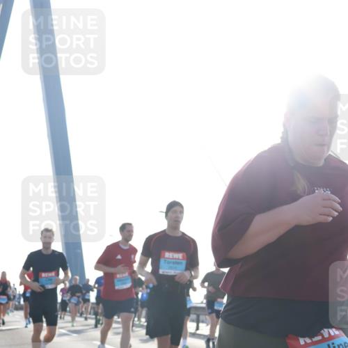 03.10.2026 - Köhlbrandbrückenlauf Tim E. http://msf.ph/oto/10612850 03.10.2026 09:29:04 Position 1 2350 meine-sportfotos.de