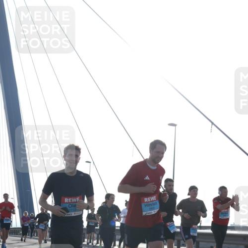 03.10.2026 - Köhlbrandbrückenlauf Tim E. http://msf.ph/oto/10612871 03.10.2026 09:29:06 Position 1 2713, 2695 meine-sportfotos.de