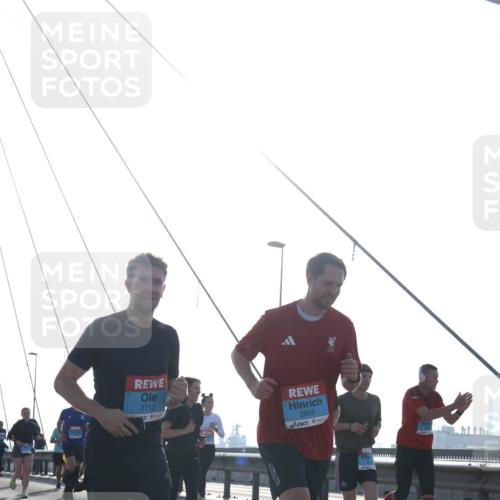 03.10.2026 - Köhlbrandbrückenlauf Tim E. http://msf.ph/oto/10612876 03.10.2026 09:29:06 Position 1 2713, 2695 meine-sportfotos.de