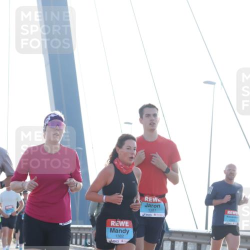 03.10.2026 - Köhlbrandbrückenlauf Tim E. http://msf.ph/oto/10612901 03.10.2026 09:29:09 Position 1 1382, 1381, 2285 meine-sportfotos.de