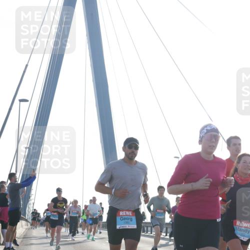 03.10.2026 - Köhlbrandbrückenlauf Tim E. http://msf.ph/oto/10612918 03.10.2026 09:29:11 Position 1 1380, 1382 meine-sportfotos.de