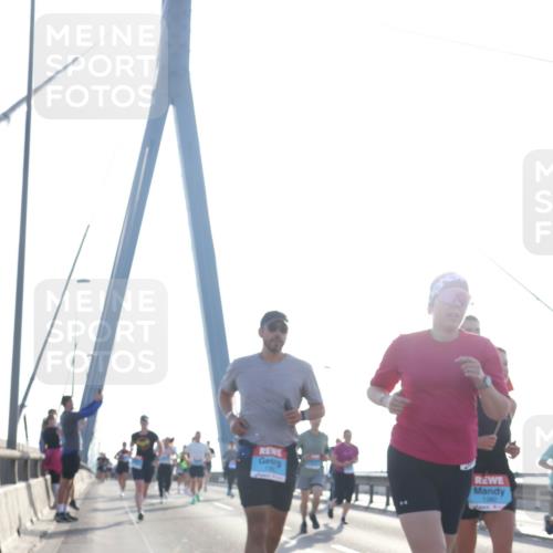 03.10.2026 - Köhlbrandbrückenlauf Tim E. http://msf.ph/oto/10612925 03.10.2026 09:29:12 Position 1 1382 meine-sportfotos.de