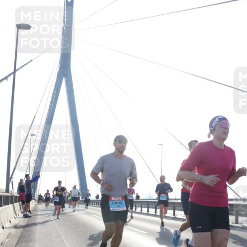 03.10.2026 - Köhlbrandbrückenlauf Tim E. http://msf.ph/oto/10612933 03.10.2026 09:29:12 Position 1 1380 meine-sportfotos.de