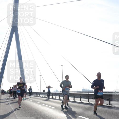 03.10.2026 - Köhlbrandbrückenlauf Tim E. http://msf.ph/oto/10612948 03.10.2026 09:29:14 Position 1  meine-sportfotos.de