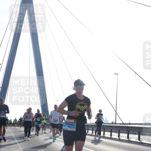 03.10.2026 - Köhlbrandbrückenlauf Tim E. http://msf.ph/oto/10612958 03.10.2026 09:29:15 Position 1 2740 meine-sportfotos.de