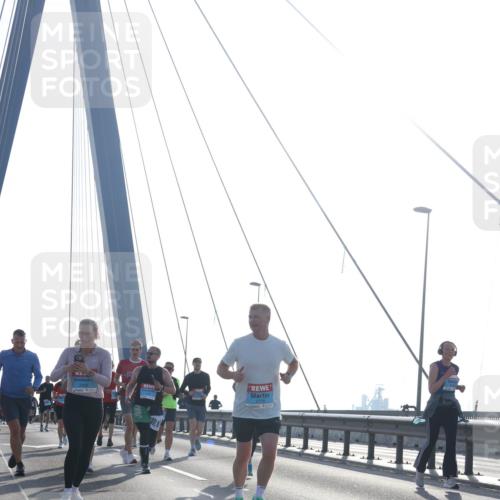 03.10.2026 - Köhlbrandbrückenlauf Tim E. http://msf.ph/oto/10612977 03.10.2026 09:29:16 Position 1  meine-sportfotos.de