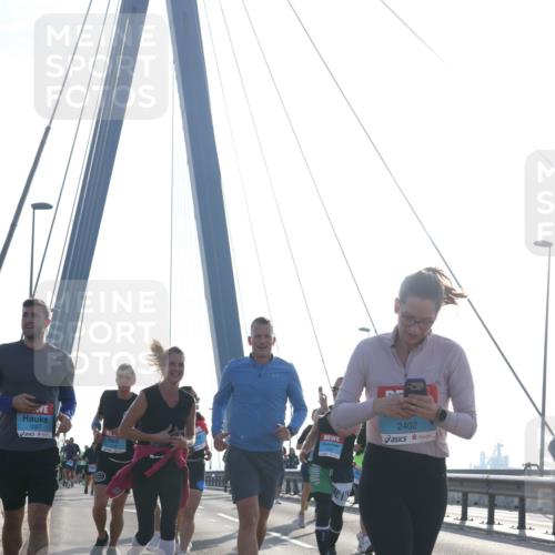 03.10.2026 - Köhlbrandbrückenlauf Tim E. http://msf.ph/oto/10613009 03.10.2026 09:29:19 Position 1 1067, 2402 meine-sportfotos.de