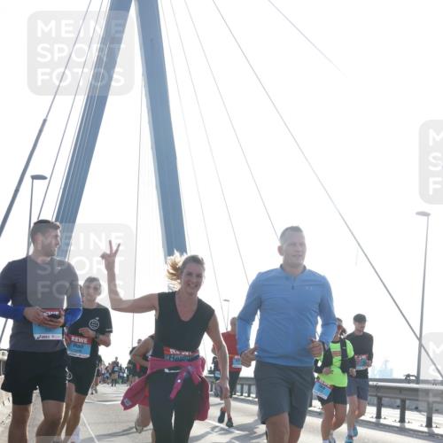 03.10.2026 - Köhlbrandbrückenlauf Tim E. http://msf.ph/oto/10613019 03.10.2026 09:29:19 Position 1 1067 meine-sportfotos.de