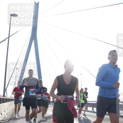 03.10.2026 - Köhlbrandbrückenlauf Tim E. http://msf.ph/oto/10613028 03.10.2026 09:29:20 Position 1  meine-sportfotos.de