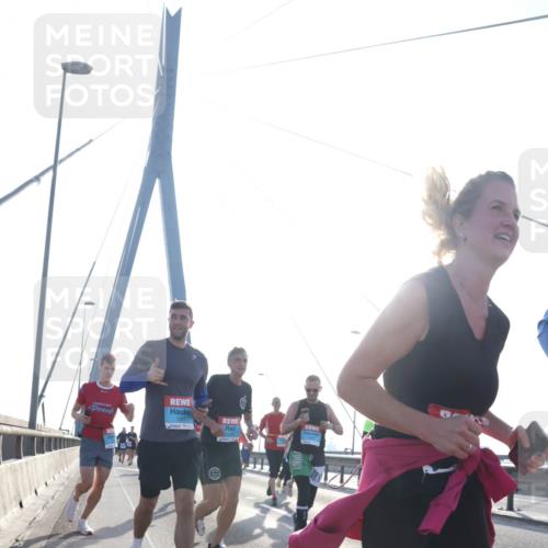03.10.2026 - Köhlbrandbrückenlauf Tim E. http://msf.ph/oto/10613034 03.10.2026 09:29:21 Position 1  meine-sportfotos.de