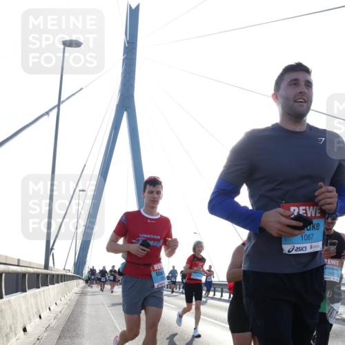 03.10.2026 - Köhlbrandbrückenlauf Tim E. http://msf.ph/oto/10613058 03.10.2026 09:29:22 Position 1 7, 1067, 1447 meine-sportfotos.de