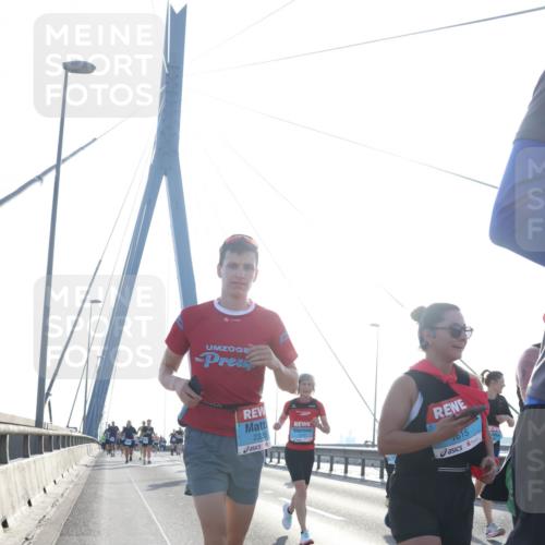 03.10.2026 - Köhlbrandbrückenlauf Tim E. http://msf.ph/oto/10613063 03.10.2026 09:29:23 Position 1 2335, 1615 meine-sportfotos.de