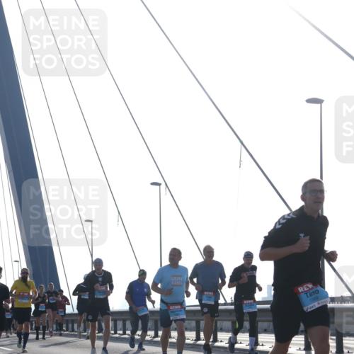 03.10.2026 - Köhlbrandbrückenlauf Tim E. http://msf.ph/oto/10613087 03.10.2026 09:29:26 Position 1 1069 meine-sportfotos.de