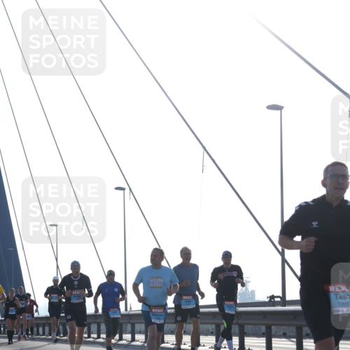 03.10.2026 - Köhlbrandbrückenlauf Tim E. http://msf.ph/oto/10613093 03.10.2026 09:29:26 Position 1 1069 meine-sportfotos.de
