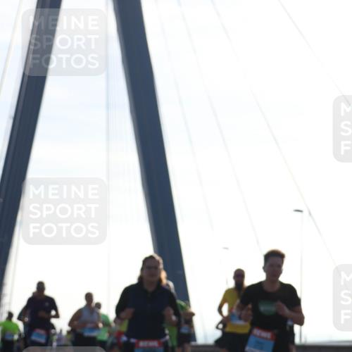 03.10.2026 - Köhlbrandbrückenlauf Tim E. http://msf.ph/oto/10613123 03.10.2026 09:29:29 Position 1  meine-sportfotos.de