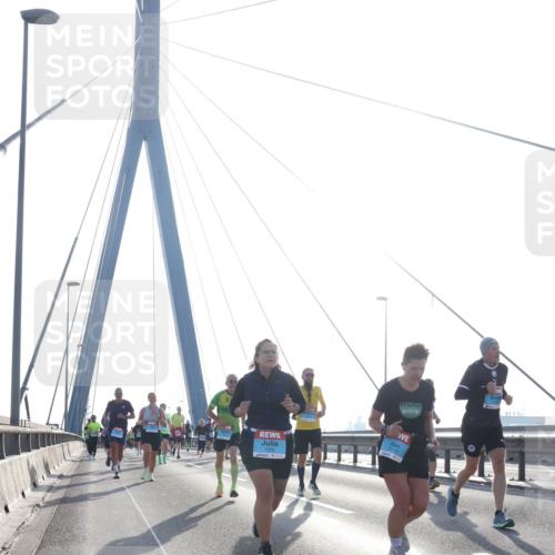 03.10.2026 - Köhlbrandbrückenlauf Tim E. http://msf.ph/oto/10613143 03.10.2026 09:29:30 Position 1  meine-sportfotos.de