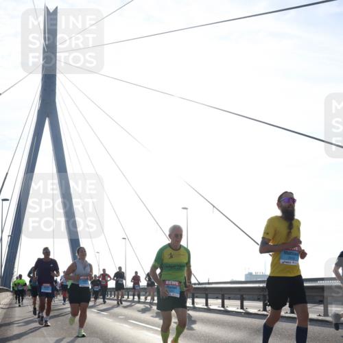 03.10.2026 - Köhlbrandbrückenlauf Tim E. http://msf.ph/oto/10613164 03.10.2026 09:29:32 Position 1 3019 meine-sportfotos.de