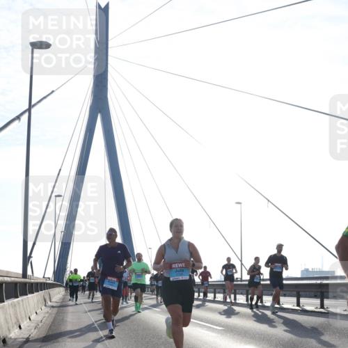 03.10.2026 - Köhlbrandbrückenlauf Tim E. http://msf.ph/oto/10613175 03.10.2026 09:29:33 Position 1 2728 meine-sportfotos.de