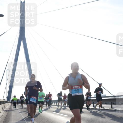 03.10.2026 - Köhlbrandbrückenlauf Tim E. http://msf.ph/oto/10613185 03.10.2026 09:29:34 Position 1 2728 meine-sportfotos.de