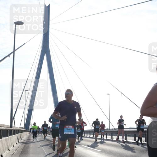 03.10.2026 - Köhlbrandbrückenlauf Tim E. http://msf.ph/oto/10613191 03.10.2026 09:29:34 Position 1 2404 meine-sportfotos.de