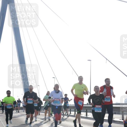 03.10.2026 - Köhlbrandbrückenlauf Tim E. http://msf.ph/oto/10613226 03.10.2026 09:29:37 Position 1 3717, 1804 meine-sportfotos.de