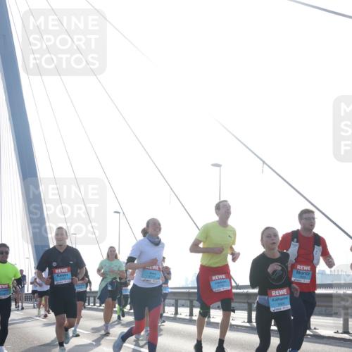 03.10.2026 - Köhlbrandbrückenlauf Tim E. http://msf.ph/oto/10613231 03.10.2026 09:29:37 Position 1 3716, 1804 meine-sportfotos.de