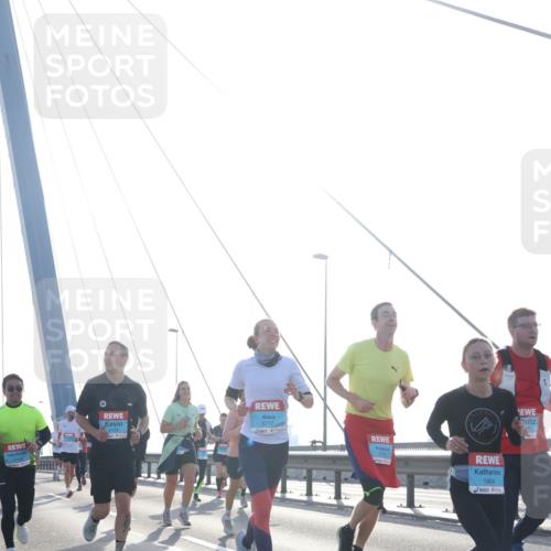 03.10.2026 - Köhlbrandbrückenlauf Tim E. http://msf.ph/oto/10613235 03.10.2026 09:29:38 Position 1 2439, 3717, 1804 meine-sportfotos.de