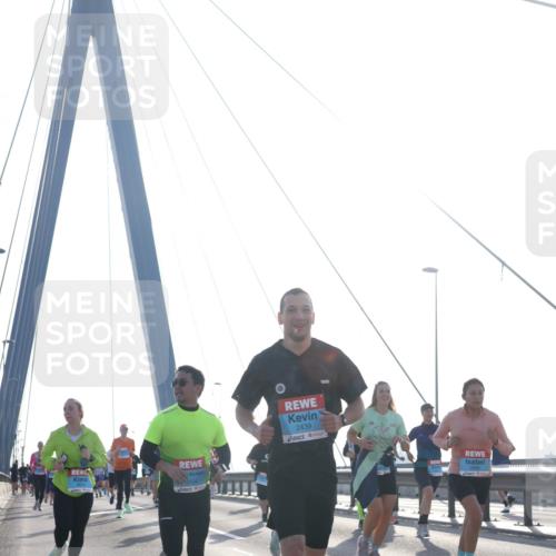 03.10.2026 - Köhlbrandbrückenlauf Tim E. http://msf.ph/oto/10613251 03.10.2026 09:29:39 Position 1 2104, 2439 meine-sportfotos.de