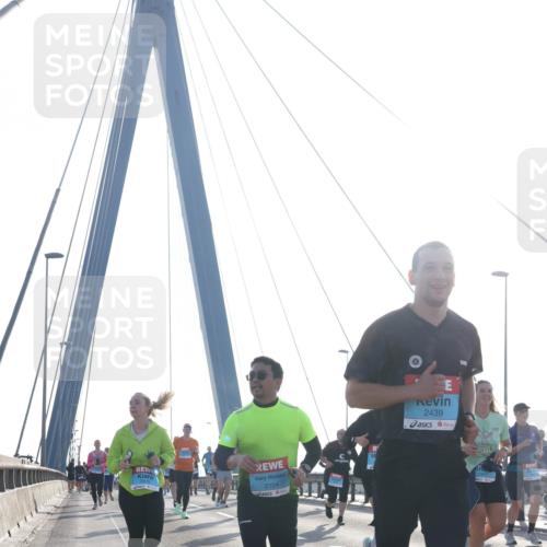 03.10.2026 - Köhlbrandbrückenlauf Tim E. http://msf.ph/oto/10613254 03.10.2026 09:29:39 Position 1 2104, 2439, 1817 meine-sportfotos.de