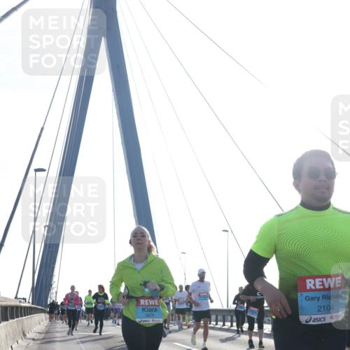 03.10.2026 - Köhlbrandbrückenlauf Tim E. http://msf.ph/oto/10613274 03.10.2026 09:29:40 Position 1 2678, 2104 meine-sportfotos.de