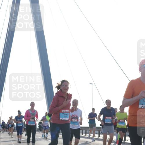 03.10.2026 - Köhlbrandbrückenlauf Tim E. http://msf.ph/oto/10613308 03.10.2026 09:29:44 Position 1 3391 meine-sportfotos.de