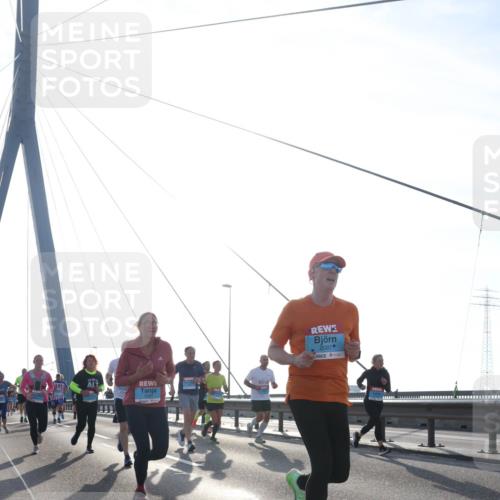 03.10.2026 - Köhlbrandbrückenlauf Tim E. http://msf.ph/oto/10613315 03.10.2026 09:29:45 Position 1 2087 meine-sportfotos.de