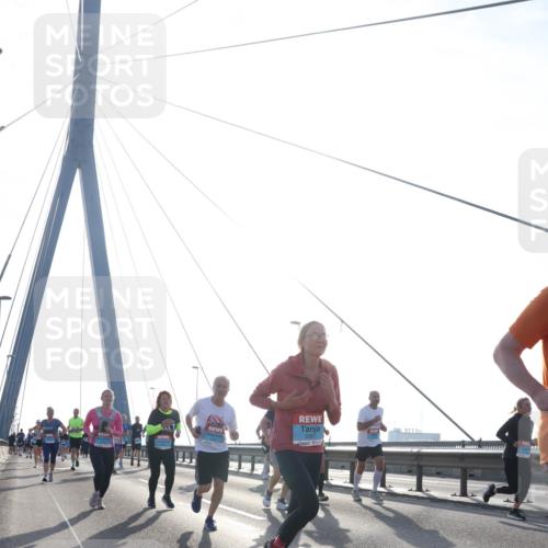 03.10.2026 - Köhlbrandbrückenlauf Tim E. http://msf.ph/oto/10613318 03.10.2026 09:29:45 Position 1 3391 meine-sportfotos.de