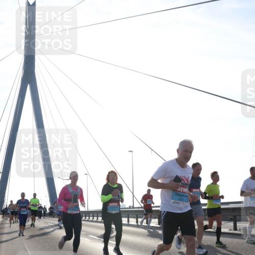 03.10.2026 - Köhlbrandbrückenlauf Tim E. http://msf.ph/oto/10613330 03.10.2026 09:29:47 Position 1 2451 meine-sportfotos.de