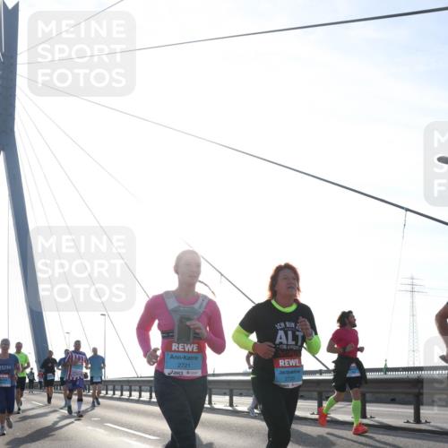 03.10.2026 - Köhlbrandbrückenlauf Tim E. http://msf.ph/oto/10613345 03.10.2026 09:29:48 Position 1 2721, 2720 meine-sportfotos.de