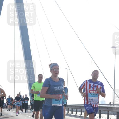 03.10.2026 - Köhlbrandbrückenlauf Tim E. http://msf.ph/oto/10613357 03.10.2026 09:29:49 Position 1 2760, 1441, 3336 meine-sportfotos.de