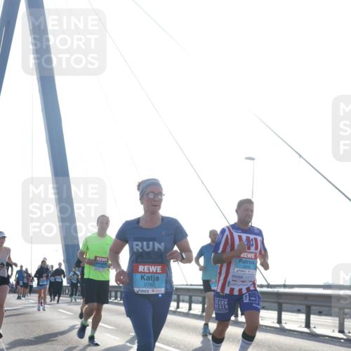 03.10.2026 - Köhlbrandbrückenlauf Tim E. http://msf.ph/oto/10613362 03.10.2026 09:29:50 Position 1 2760, 3336 meine-sportfotos.de