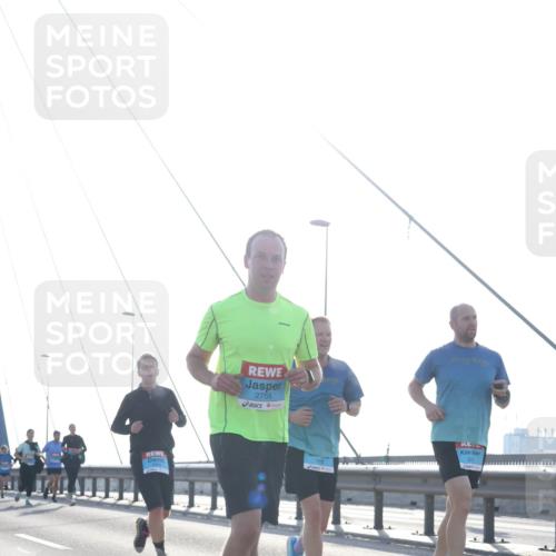 03.10.2026 - Köhlbrandbrückenlauf Tim E. http://msf.ph/oto/10613381 03.10.2026 09:29:51 Position 1 2755 meine-sportfotos.de