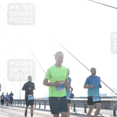03.10.2026 - Köhlbrandbrückenlauf Tim E. http://msf.ph/oto/10613386 03.10.2026 09:29:52 Position 1 2755, 2415 meine-sportfotos.de
