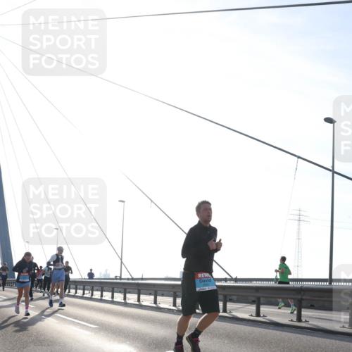 03.10.2026 - Köhlbrandbrückenlauf Tim E. http://msf.ph/oto/10613410 03.10.2026 09:29:54 Position 1  meine-sportfotos.de